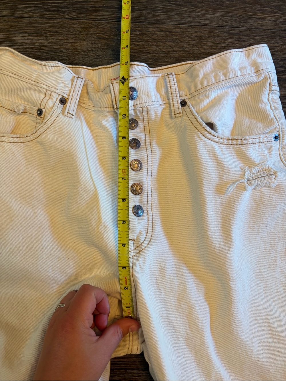 Levi's Women’s Cream Ribcage Straight Ankle Distressed Button Fly Denim Jeans 31 - Picture 4 of 8